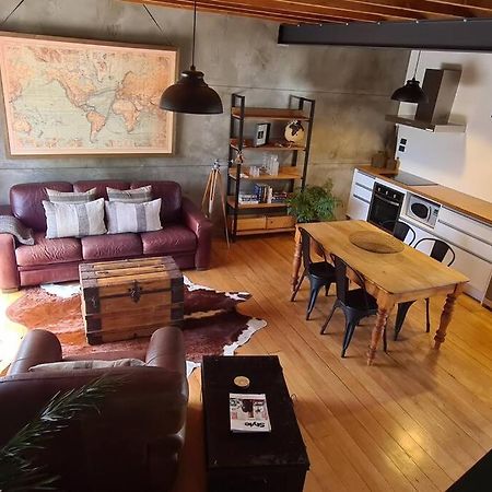 Apartment 4 - Haddin Court - Chic Ny Loft Style بلينهايم المظهر الخارجي الصورة