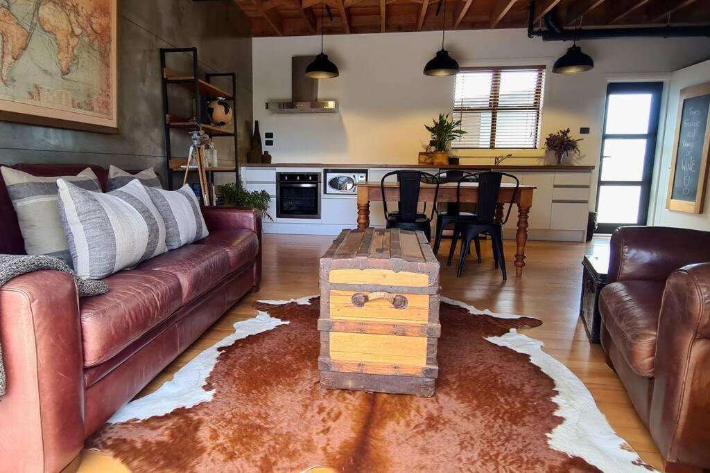 Apartment 4 - Haddin Court - Chic Ny Loft Style بلينهايم المظهر الخارجي الصورة