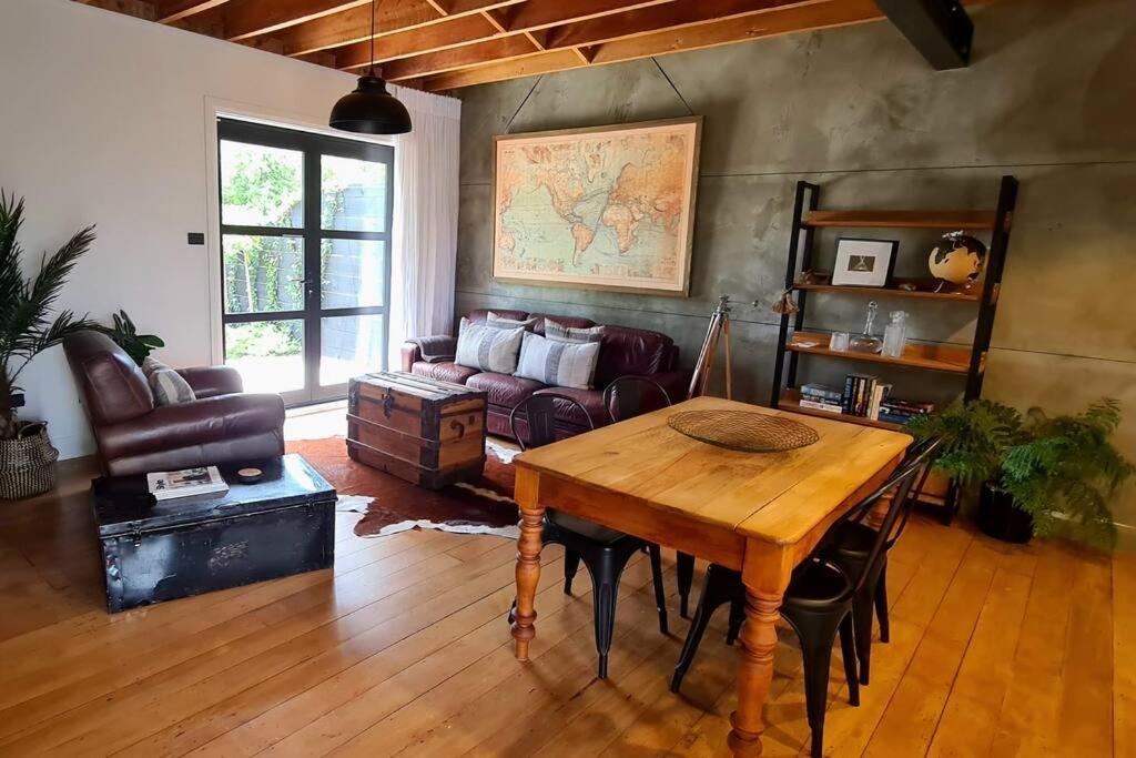 Apartment 4 - Haddin Court - Chic Ny Loft Style بلينهايم المظهر الخارجي الصورة